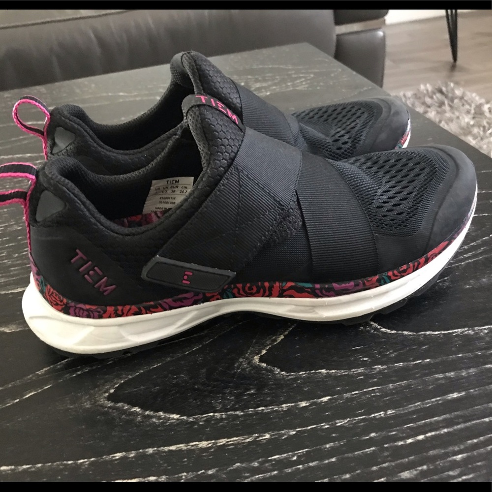 Size 7 Tiem spin shoes
